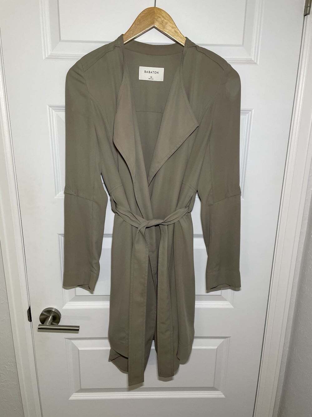 Aritzia Babaton Quincey XS Flowy Trench Coat Belt Modern Taupe Sierra Beige Tan
